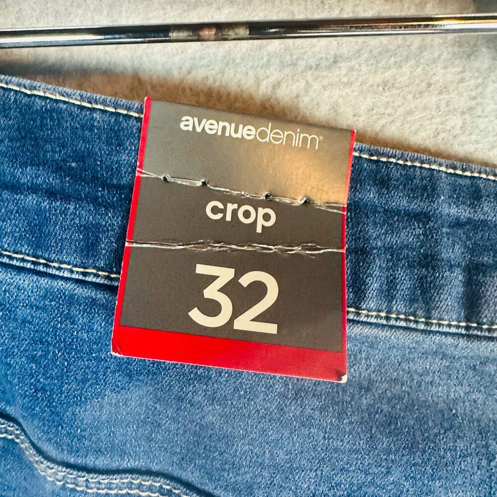 New Avenue Denim Womans Sz 32 Plus Crop Jeans Blue Denim Pockets Raw Hem NWT - Picture 6 of 11